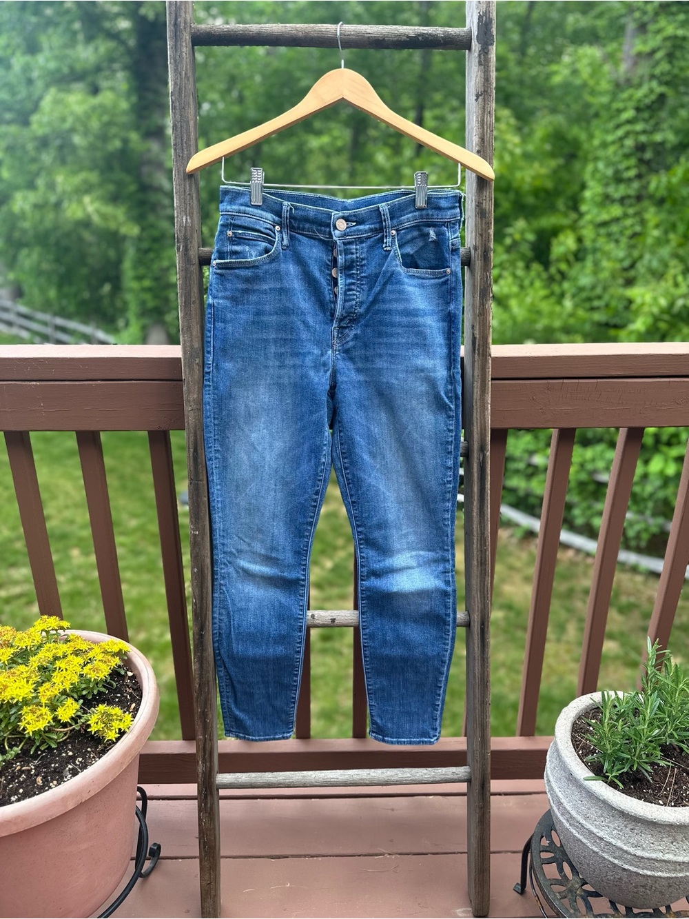 MOTHER Slim Straight Jeans in Distressed Blue Wash - the Super Stunner Ankle